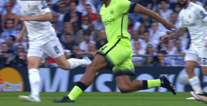 孔帕尼疑似大腿拉伤,曼加拉已经在场边热身了.