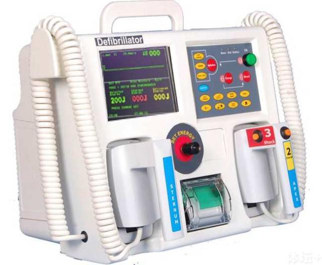 automated-external-defibrillator-1131415.jpg