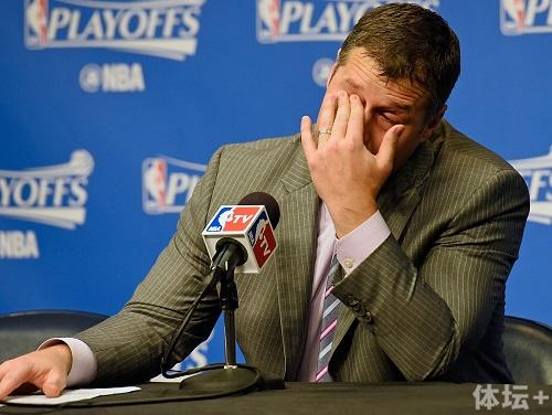 Dave-Joerger-Cries-During-Speech.jpg