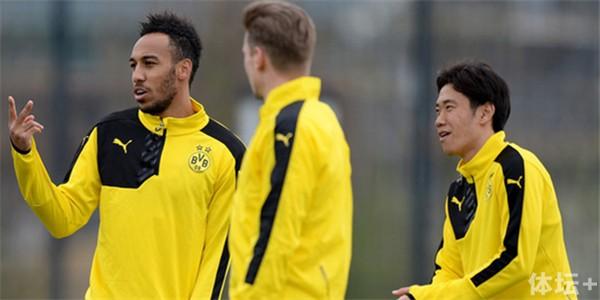 Shinji+Kagawa+Borussia+Dortmund+Press+Conference+-oV8Z7H-liKl_副本.jpg