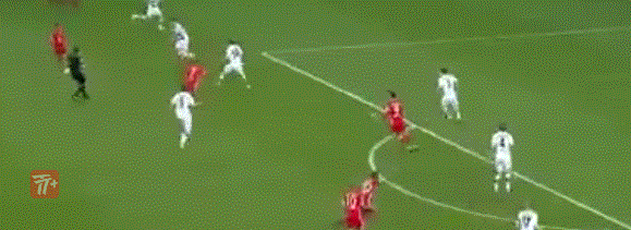 43 罗本右路内切,禁区前沿左脚弧线球中远柱,莱万冲顶被佐默扑出.