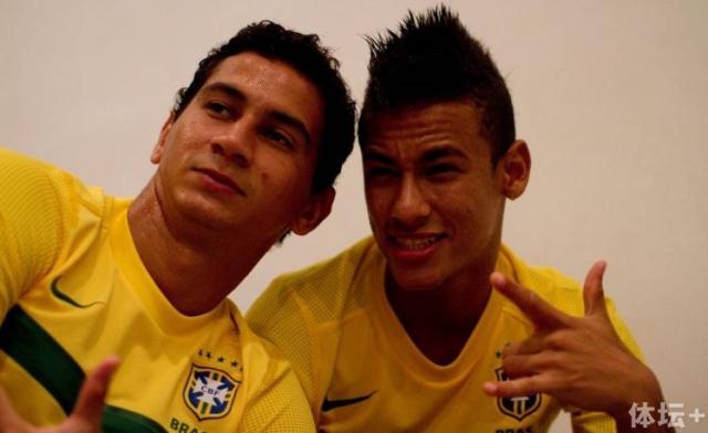 110321neymar_ganso_selecao_f_001.jpg