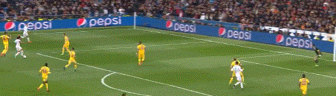 90 7 克罗斯左肋斜传,c罗禁区右侧顶向中路,卢卡斯·巴斯克斯被身后