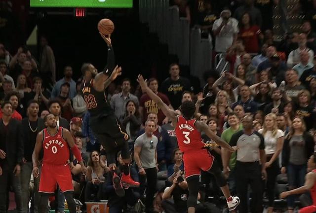 【鞋·将】詹姆斯命中季后赛压哨穿的都是什么