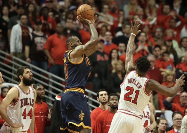 【鞋·将】詹姆斯命中季后赛压哨穿的都是什么