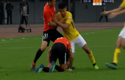 【gif】人和2比0恒大 奥古斯托染红