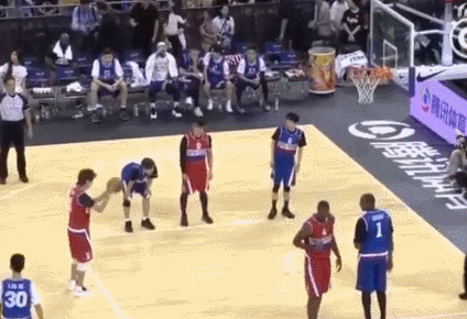 吴亦凡致敬麦迪自抛自扣