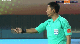 冲突!张呈栋与马宁两度争执 赛后不冷静染红|gif