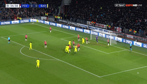 35巴萨左侧角球被扑,比达尔转身凌空抽射左上角被后卫从门线解围