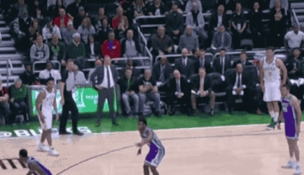 【战术】nba最轻松之人!为何站着发呆也能挣330万?