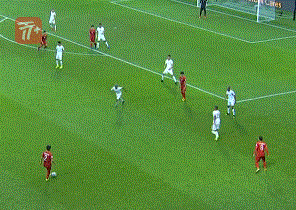 39 约旦在左侧禁区线外沿赢得任意球,拉瓦什德赫脚底一踩,拉赫曼小