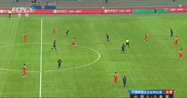 半场结束前,李磊伤退.