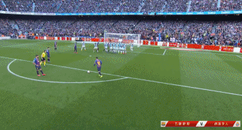 梅西任意球破门.