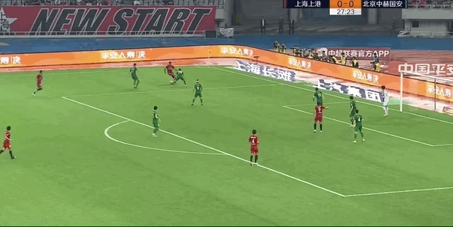 比赛第59分钟,国安角球机会,上港解围太近,池忠国世界波助攻于大宝