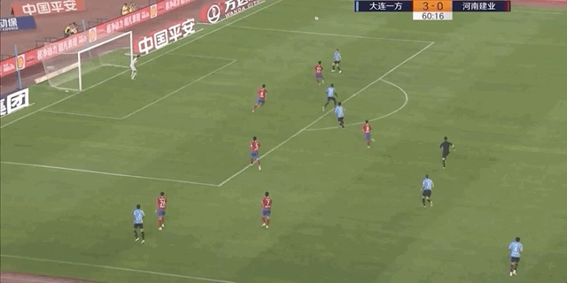 比赛第14分钟,哈姆西克重炮远射,建业门将反应神速单掌将球托出.