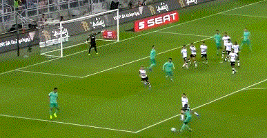 5 卡塞米罗左路传中,瓦拉内小禁区边缘冲顶被豪梅·多梅内奇封出.