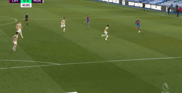 45 4格林伍德禁区左角撞倒扎哈犯规,米利沃耶维奇直奔死角的任意球被