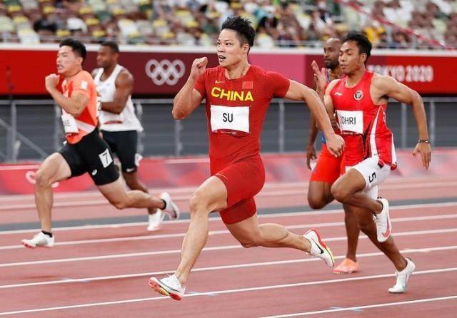 正文 北京时间8月1日晚,东京奥运会男子百米飞人决赛,第六道起跑的