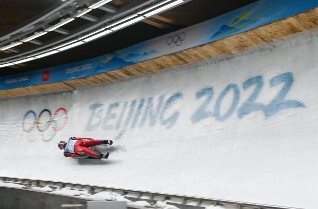 北京冬奥会雪橇比赛共设男子单人,女子单人,团体接力,双人雪橇4枚金牌