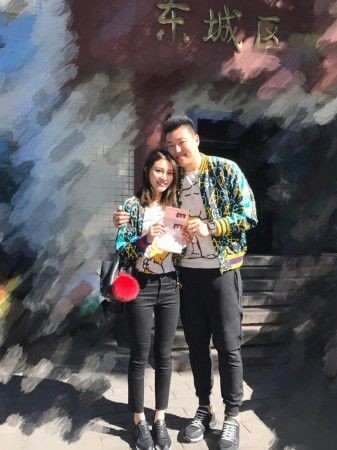 李根确认离婚:女方控制财产未切割