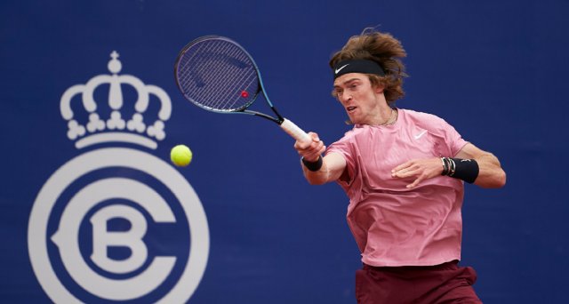 巴塞罗那站卢布列夫晋级八强