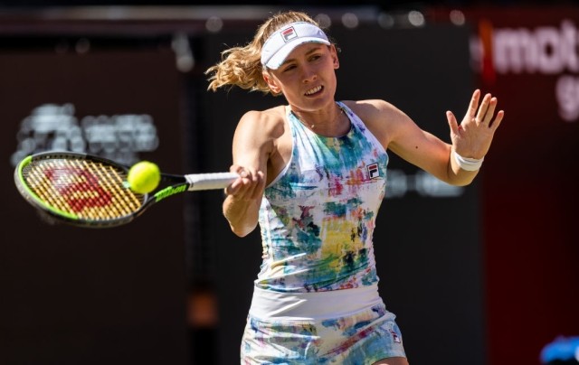 亚历山德洛娃收获草地开门红