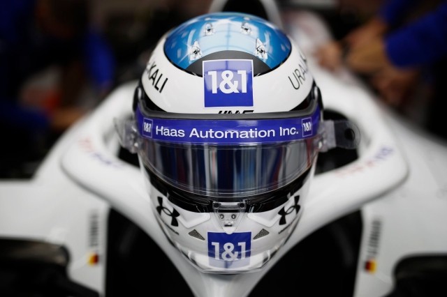 比利时站米克舒马赫头盔致敬父亲