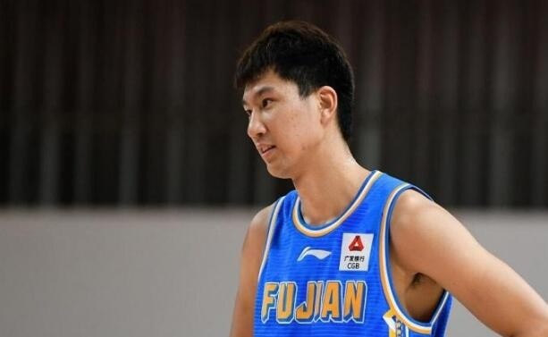 自由球员于长春加盟深圳男篮