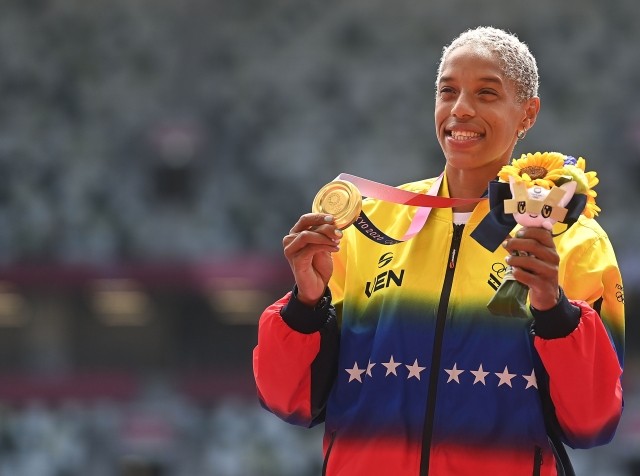 罗哈斯刷新室内三级跳远世界纪录