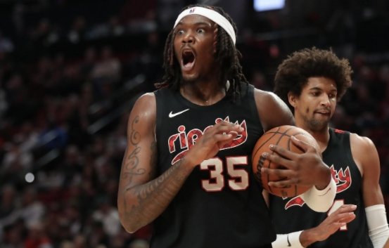 罗威今日成功接受右膝手术