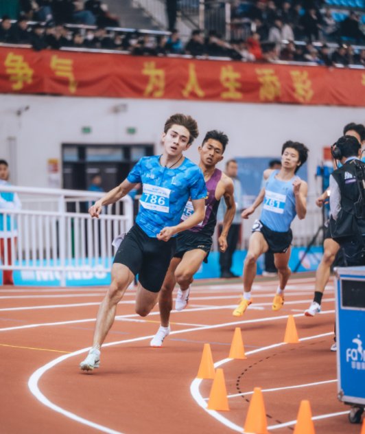 艾力西尔破室内男子400米全国纪录