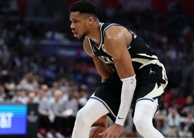 快讯>正文>字母哥左小腿比目鱼肌拉伤>白亼>04-1010