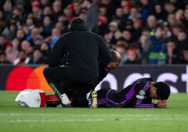 官方格纳布里腿筋拉伤