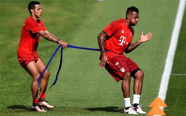 FC+Bayern+Muenchen+Doha+Training+Camp+Day+reMPQWKb7uzx_副本.jpg