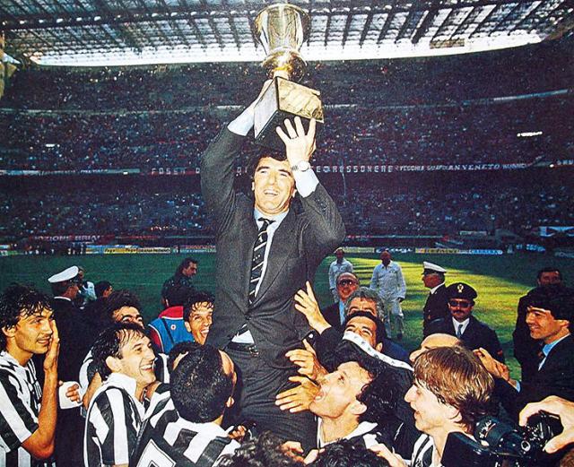 737px-Juventus_-_Coppa_Italia_1989-1990_-_Dino_Zoff.jpg