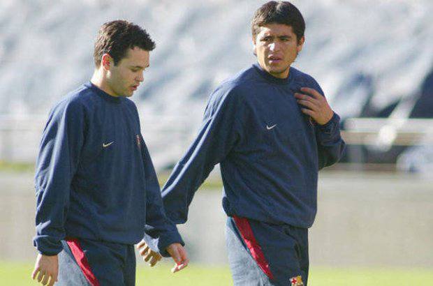 Iniesta-riquelme.jpg