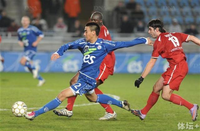 billy-ketkeophomphone-et-le-racing-sont-condamnees-au-sans-faute-s-ils-veulent-monter-en-ligue-2-la-saison-prochaine-photo-dna-jean-christophe-dorn.jpg