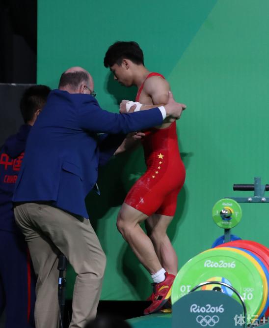 男队总教练于杰:不知抽筋原因 谌的双腿硬如石头