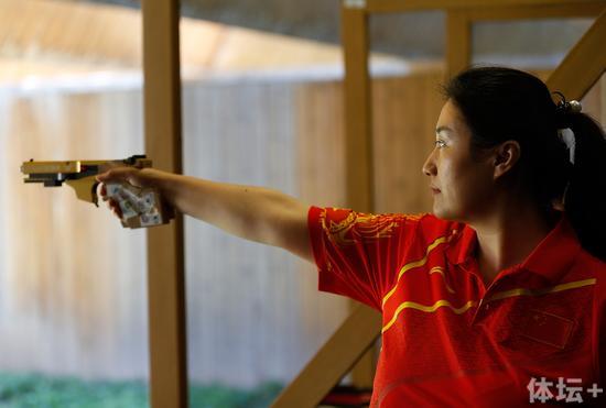 在这个项目上,中国队派出了老将陈颖和张靖婧.