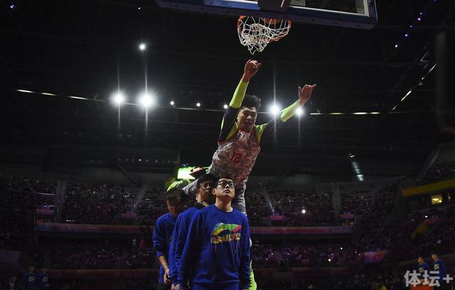 暴打吴悠者美国网友也认识 cuba扣篮王曾上五大囧