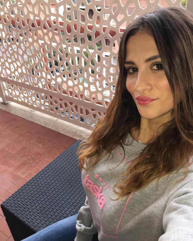 家有100分真胸辣妻因莫比莱竟然只顾打机