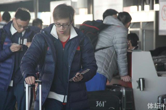 中国游泳队名单如下:男子(16人):余贺新,林永庆,商科元,钱志勇,吴宇航