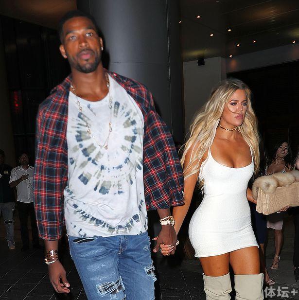 EXCLUSIVE-Khloe-Kardashian-and-Tristan-Thompson-hold-hands-after-dinner-at-Zuma-in-Miami.jpg