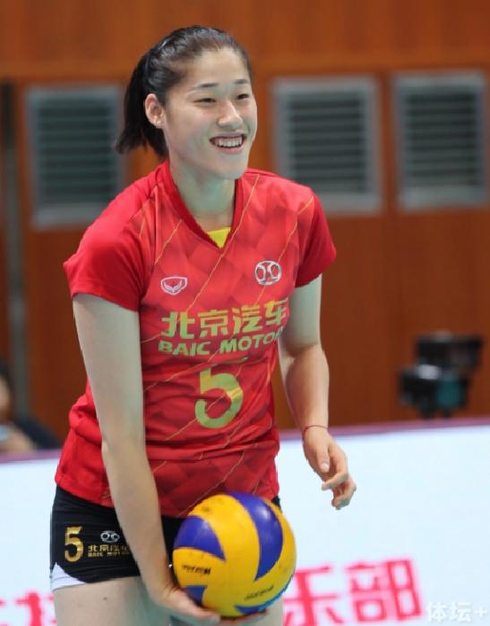 刘晓彤27岁生日快乐!侠女飞天要做球队的主心骨