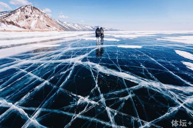 则喜欢在冬天体味贝加尔湖那份冷冷的酷!