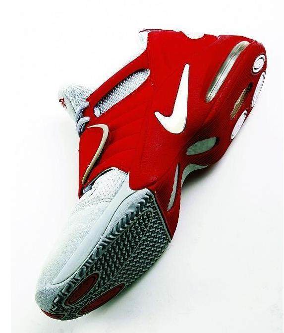 【鞋·将】封箱名人堂 一双陪伴纳什四个赛季的球鞋