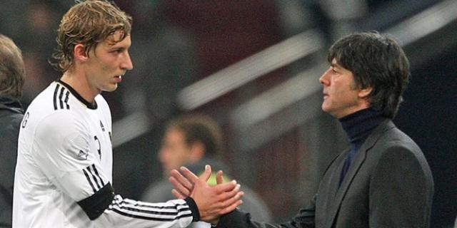 Nationalmannschaft-Loew-und-Kiessling-im-November-2009.jpg