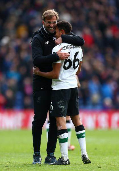 Jurgen+Klopp+Trent+Alexander+Arnold+Crystal+0KqBASMX3WXl.jpg