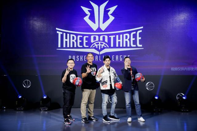 周杰伦以自身音乐感召力结合篮球运动,搭造出富有魅力的全新三对三