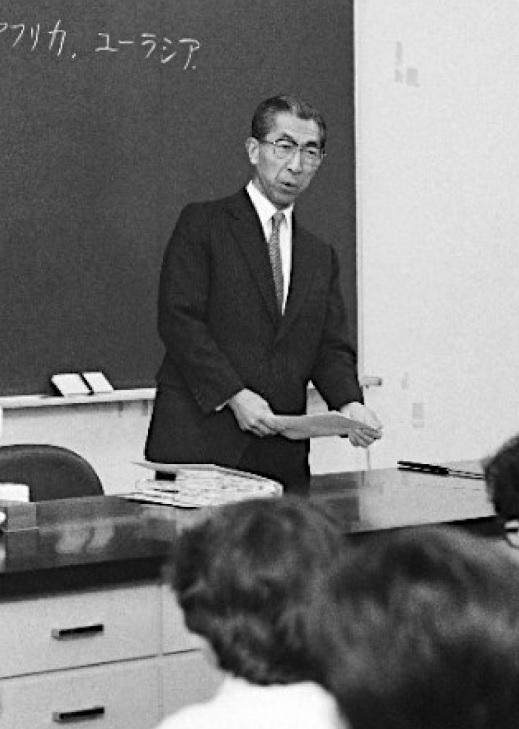 宪仁亲王是三笠宫崇仁亲王与王妃百合子的第三子,而崇仁亲王是大正